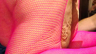 Pretty in Pink Fucking Machine Making Her 07ssy Stink