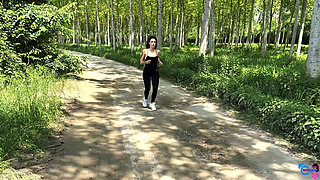 I Got Fucked in a Public Park by a Runner and I Squirted on Him!