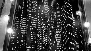 Serial Flasher Dick Wiggler Stops Traffic