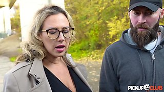 Chunky Mommy Gets Humped By Hung Stranger Big Prick