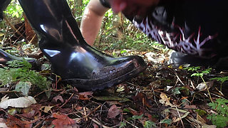 Using a Stranger to Clean Her Muddy Boots