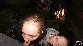 Ffm Threesome Sucking On The Backyard