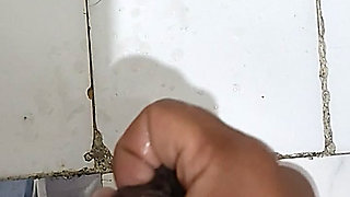 MALE MASTURBATION IN BATHROOM WHILE WATHING PORN