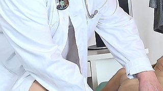 Vaginal Temperature Measurement of Hot Skinny Mature Gwen Cortez