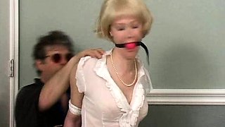 Blonde is flashing her big boobs in the outdoors