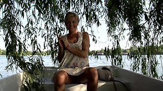 Pisseuse Jasmine Rouge - Filthy German Piss Queen Unleashes Massive Golden Streams