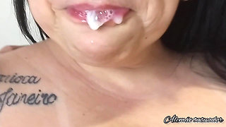 Soraya Carioca Gets a Tattoo and Pays with Her Cuvisa