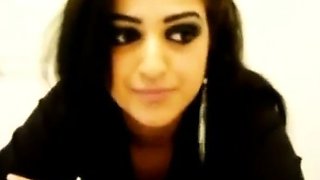 Arab Asian Girl Twerking on Webcam with a Big Booty