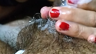 The Daughter-in-law Applied Cream and Then Sucked Her Father-in-law's Cock