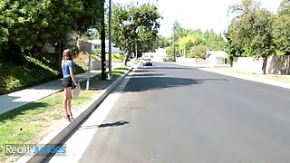Realityjunkies - hitchhiker’s trip turns wondrous when she shares a bed with her fresh driver friend
