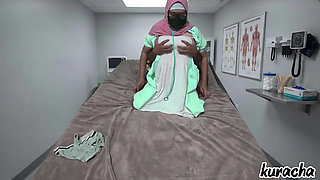 Lady Doctor fake checkup to get fuck from Patient