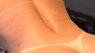The Maid Who Does Extra with Boss Sucks Her Mistress and Gives Her Pussy to the Porn Boss