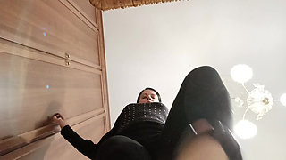 Giantess: I Crush You Filty Worm - (english Version)