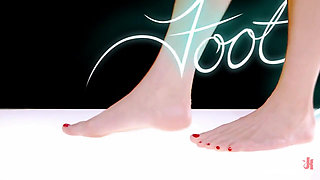Maitresse Madeline's Foot Worship POV!