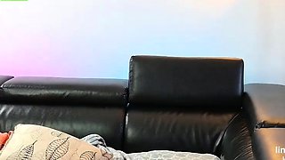 Amateur webcam girl masturbate big dildo