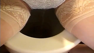 Honey in Toilet Pissing