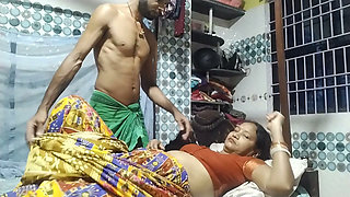 Aunty ne naya saree or blouse ke sath sex kra apne husband ke sath