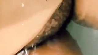 Wildenglishbbw playing with my hairy fat pussy in bath