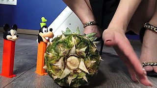 redhead bimbo teen crush cake and pee on it